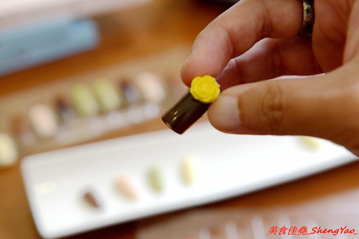 [台中大甲]台灣女神巧克力工房 – 台灣首款美甲造型的巧克力,女性族群量身打造,份量輕巧、熱量低,適合想吃巧克力但又怕吃太多會發胖的女生,目前還有推出中秋節禮盒(店家邀約)。