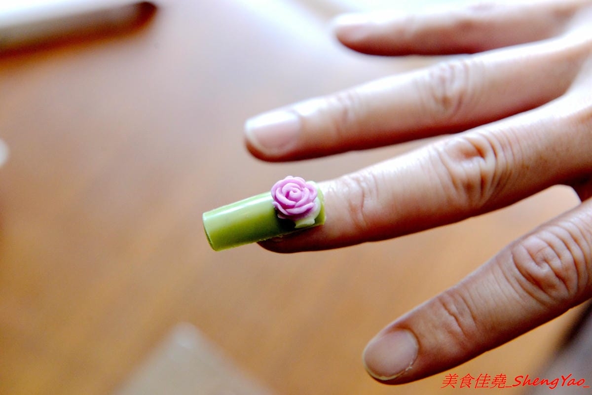 [台中大甲]台灣女神巧克力工房 – 台灣首款美甲造型的巧克力,女性族群量身打造,份量輕巧、熱量低,適合想吃巧克力但又怕吃太多會發胖的女生,目前還有推出中秋節禮盒(店家邀約)。
