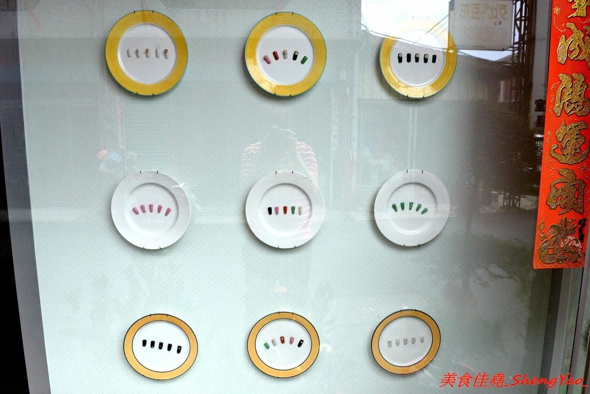 [台中大甲]台灣女神巧克力工房 – 台灣首款美甲造型的巧克力,女性族群量身打造,份量輕巧、熱量低,適合想吃巧克力但又怕吃太多會發胖的女生,目前還有推出中秋節禮盒(店家邀約)。