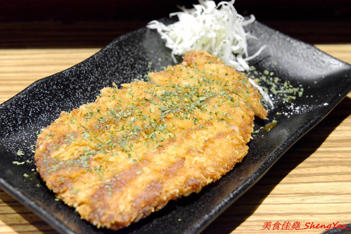 [台中大甲]豚將拉麵大甲日南店 – 大甲日南新開的高C/P值平價拉麵店,拉麵最便宜只要55元,湯頭水準不差,平日還可享有無限次加麵,位在日南火車站附近,吃完還可以逛古蹟日南車站、走走九張犁散