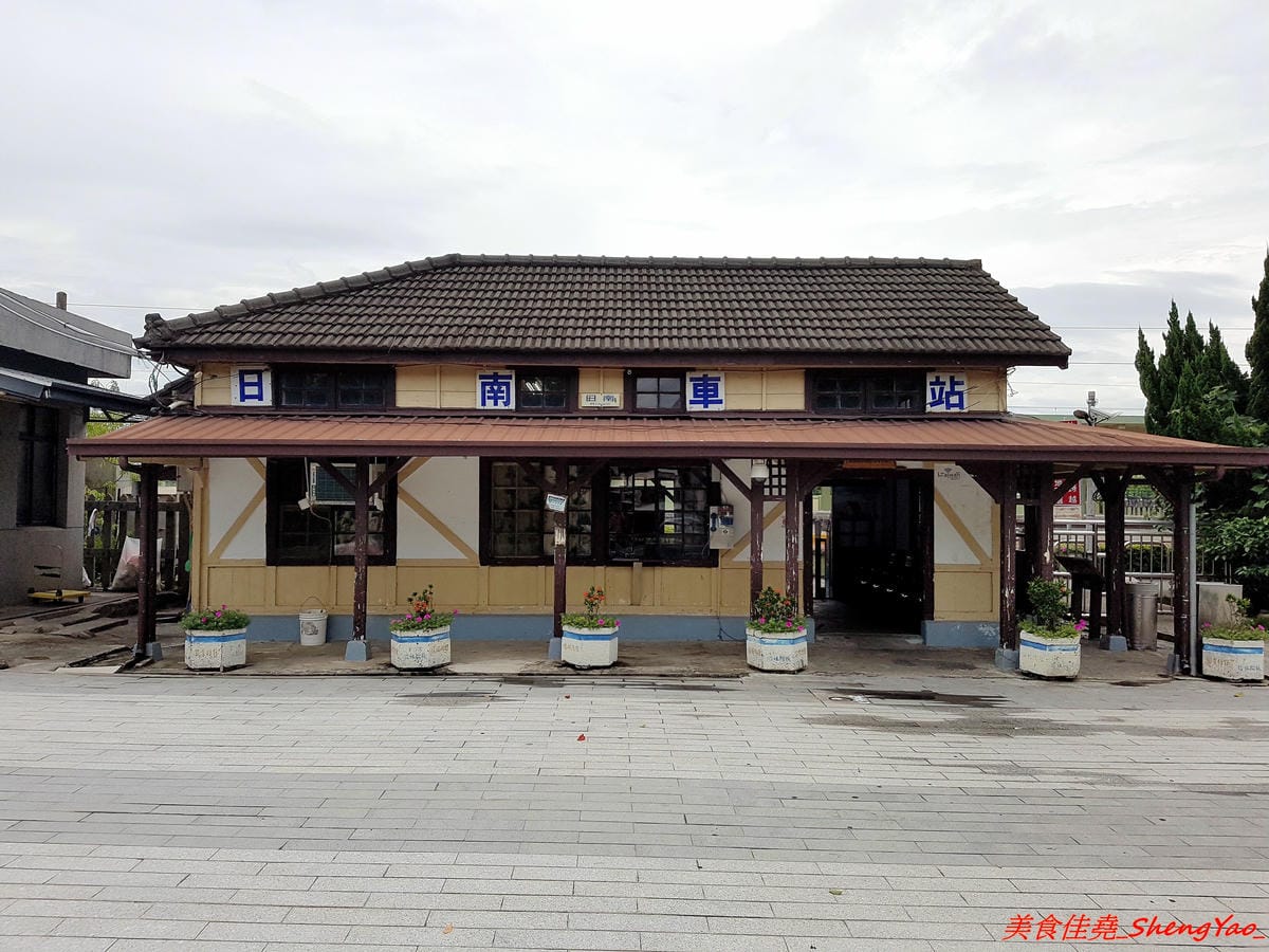 [台中大甲]豚將拉麵大甲日南店 – 大甲日南新開的高C/P值平價拉麵店,拉麵最便宜只要55元,湯頭水準不差,平日還可享有無限次加麵,位在日南火車站附近,吃完還可以逛古蹟日南車站、走走九張犁散