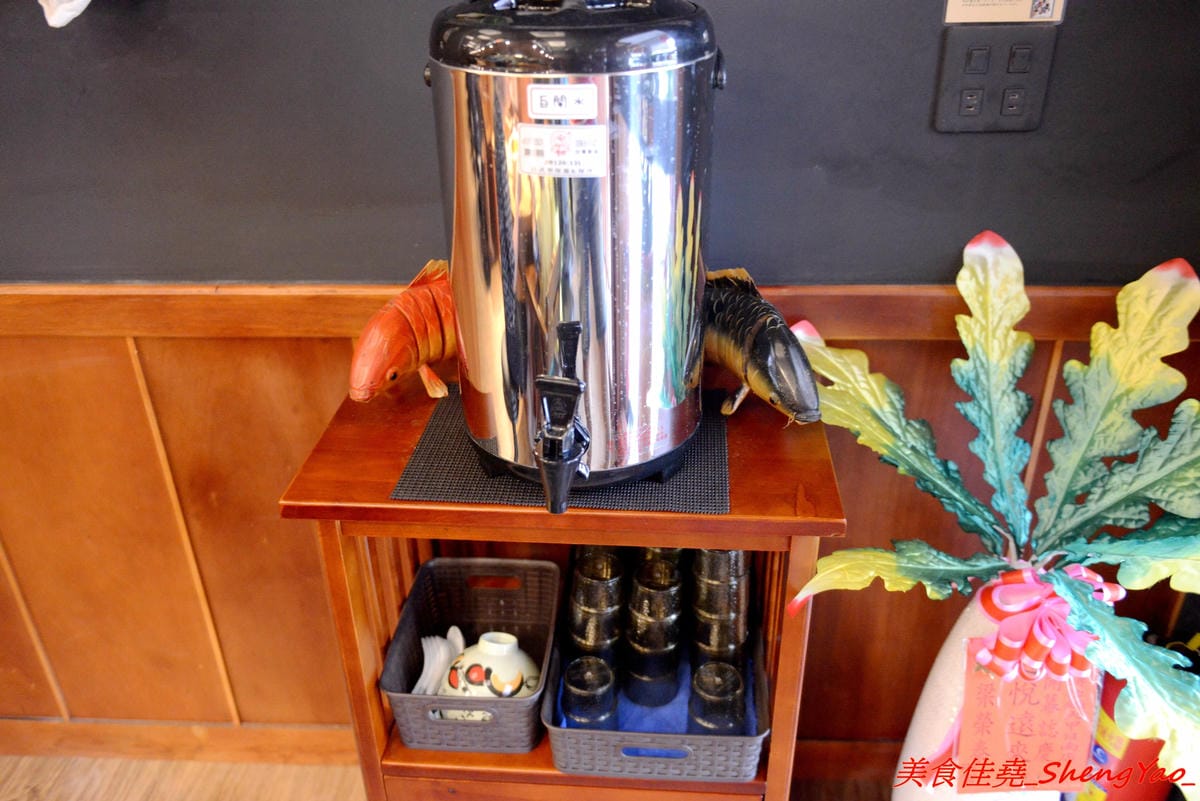 [台中大甲]豚將拉麵大甲日南店 – 大甲日南新開的高C/P值平價拉麵店,拉麵最便宜只要55元,湯頭水準不差,平日還可享有無限次加麵,位在日南火車站附近,吃完還可以逛古蹟日南車站、走走九張犁散