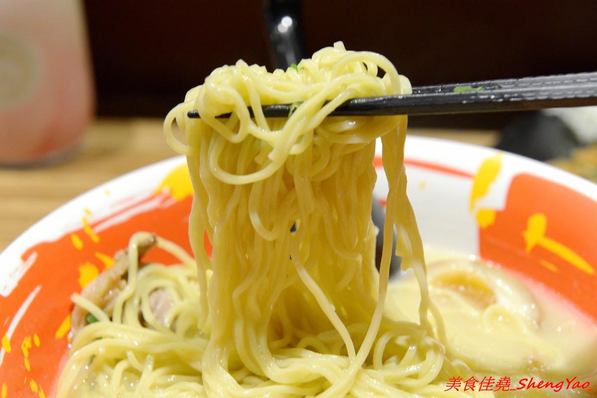 [台中大甲]豚將拉麵大甲日南店 – 大甲日南新開的高C/P值平價拉麵店,拉麵最便宜只要55元,湯頭水準不差,平日還可享有無限次加麵,位在日南火車站附近,吃完還可以逛古蹟日南車站、走走九張犁散