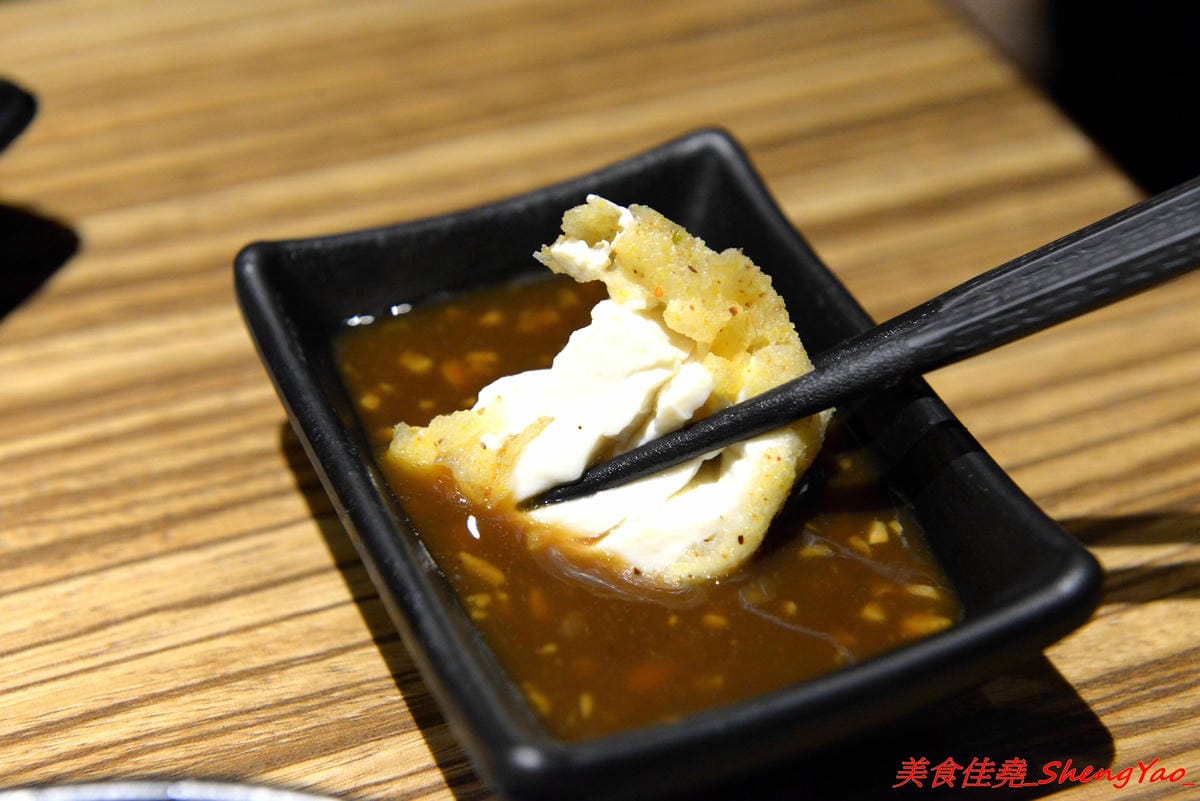[台中大甲]豚將拉麵大甲日南店 – 大甲日南新開的高C/P值平價拉麵店,拉麵最便宜只要55元,湯頭水準不差,平日還可享有無限次加麵,位在日南火車站附近,吃完還可以逛古蹟日南車站、走走九張犁散