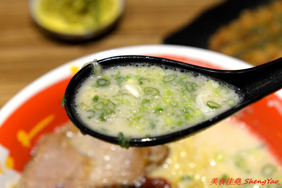 [台中大甲]豚將拉麵大甲日南店 – 大甲日南新開的高C/P值平價拉麵店,拉麵最便宜只要55元,湯頭水準不差,平日還可享有無限次加麵,位在日南火車站附近,吃完還可以逛古蹟日南車站、走走九張犁散