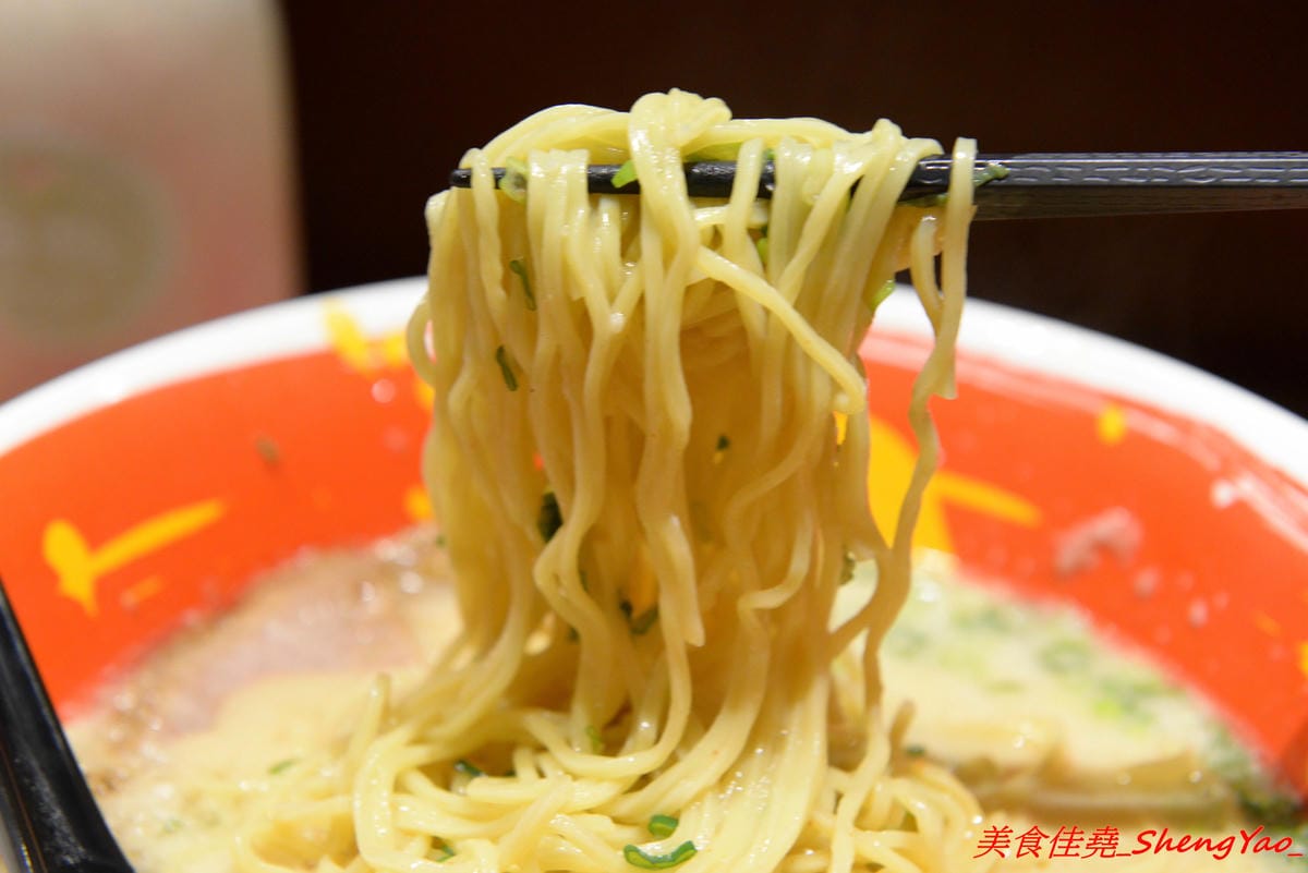 [台中大甲]豚將拉麵大甲日南店 – 大甲日南新開的高C/P值平價拉麵店,拉麵最便宜只要55元,湯頭水準不差,平日還可享有無限次加麵,位在日南火車站附近,吃完還可以逛古蹟日南車站、走走九張犁散