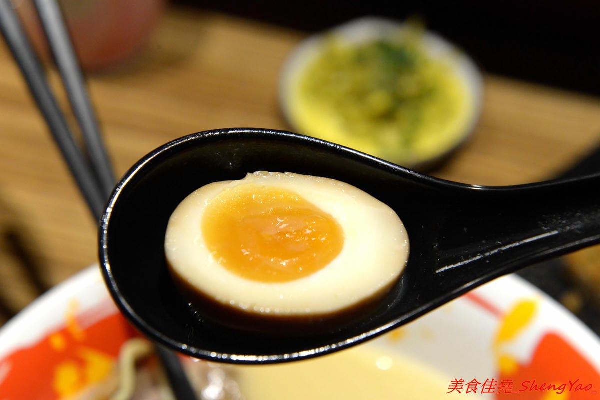 [台中大甲]豚將拉麵大甲日南店 – 大甲日南新開的高C/P值平價拉麵店,拉麵最便宜只要55元,湯頭水準不差,平日還可享有無限次加麵,位在日南火車站附近,吃完還可以逛古蹟日南車站、走走九張犁散