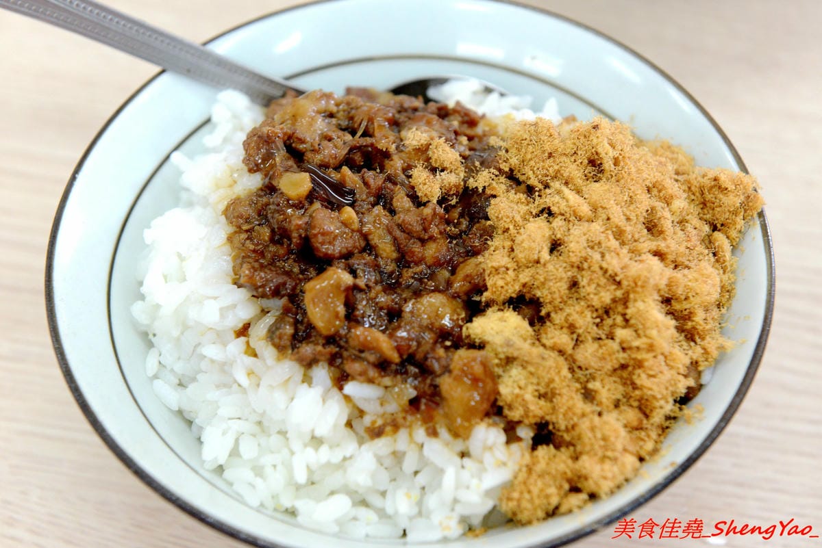 [台中清水]味鄉美食館 – 清水網友推薦的好吃咖哩豬排飯,台式咖哩味道順口,炸豬排份量超大塊,一份65元就讓人吃得很滿足。