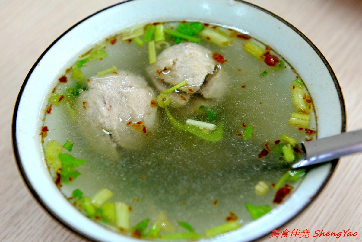 [台中清水]味鄉美食館 – 清水網友推薦的好吃咖哩豬排飯,台式咖哩味道順口,炸豬排份量超大塊,一份65元就讓人吃得很滿足。