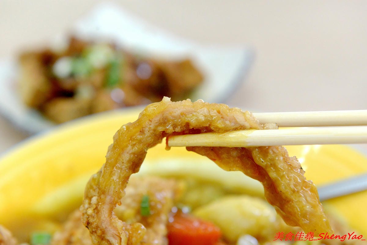 [台中清水]味鄉美食館 – 清水網友推薦的好吃咖哩豬排飯,台式咖哩味道順口,炸豬排份量超大塊,一份65元就讓人吃得很滿足。