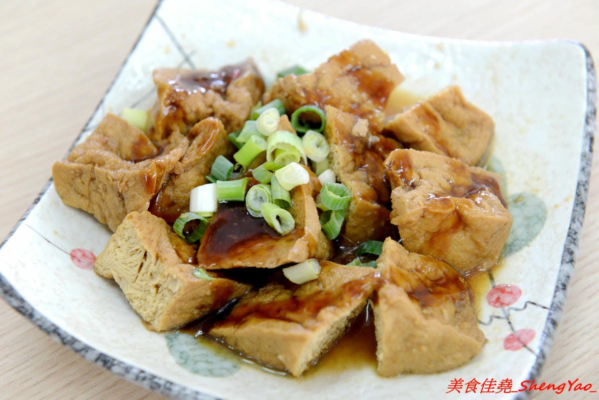 [台中清水]味鄉美食館 – 清水網友推薦的好吃咖哩豬排飯,台式咖哩味道順口,炸豬排份量超大塊,一份65元就讓人吃得很滿足。