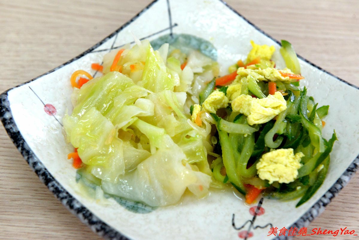 [台中清水]味鄉美食館 – 清水網友推薦的好吃咖哩豬排飯,台式咖哩味道順口,炸豬排份量超大塊,一份65元就讓人吃得很滿足。
