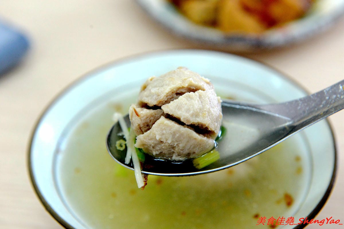 [台中清水]味鄉美食館 – 清水網友推薦的好吃咖哩豬排飯,台式咖哩味道順口,炸豬排份量超大塊,一份65元就讓人吃得很滿足。
