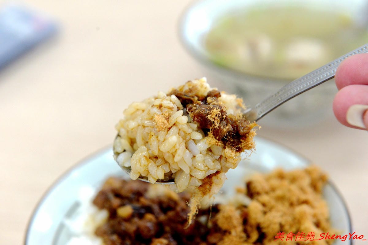 [台中清水]味鄉美食館 – 清水網友推薦的好吃咖哩豬排飯,台式咖哩味道順口,炸豬排份量超大塊,一份65元就讓人吃得很滿足。