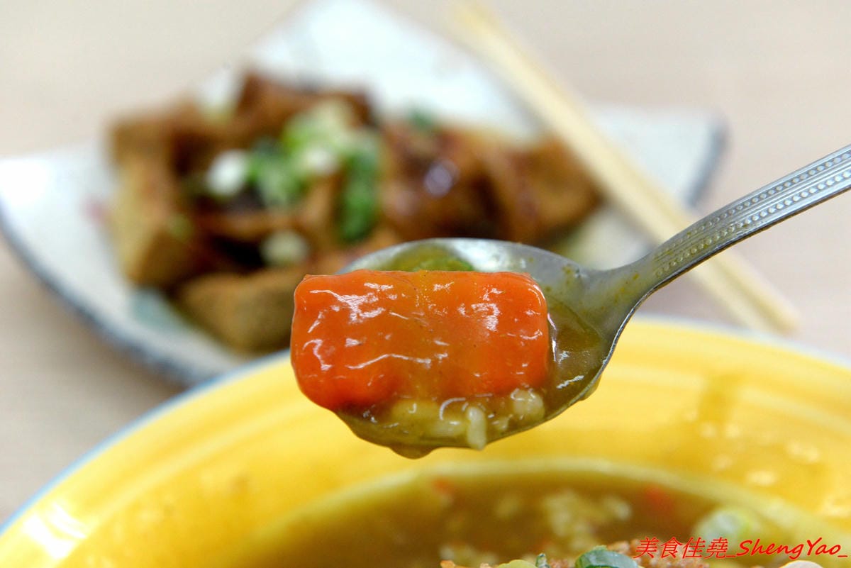 [台中清水]味鄉美食館 – 清水網友推薦的好吃咖哩豬排飯,台式咖哩味道順口,炸豬排份量超大塊,一份65元就讓人吃得很滿足。