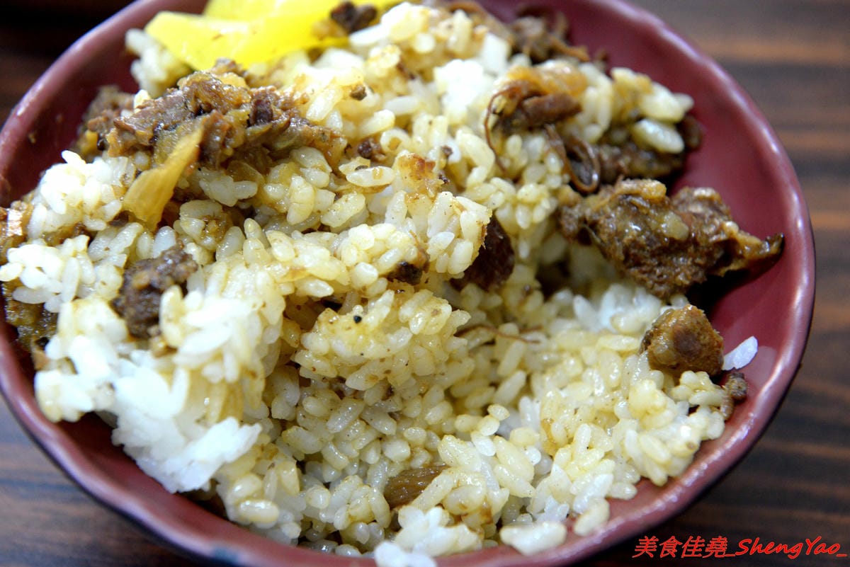 [台中清水]魯肉飯之家 二訪 – 食尚玩家報導過的隱藏版小吃老店搬新家了,招牌梅花豬排依舊無敵好吃,多達10幾種的特色小菜還是讓人難以抉擇。
