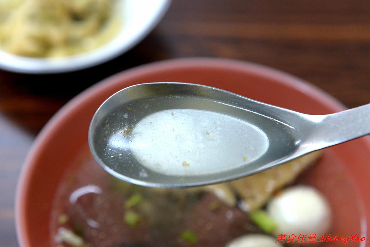 [台中清水]魯肉飯之家 二訪 – 食尚玩家報導過的隱藏版小吃老店搬新家了,招牌梅花豬排依舊無敵好吃,多達10幾種的特色小菜還是讓人難以抉擇。
