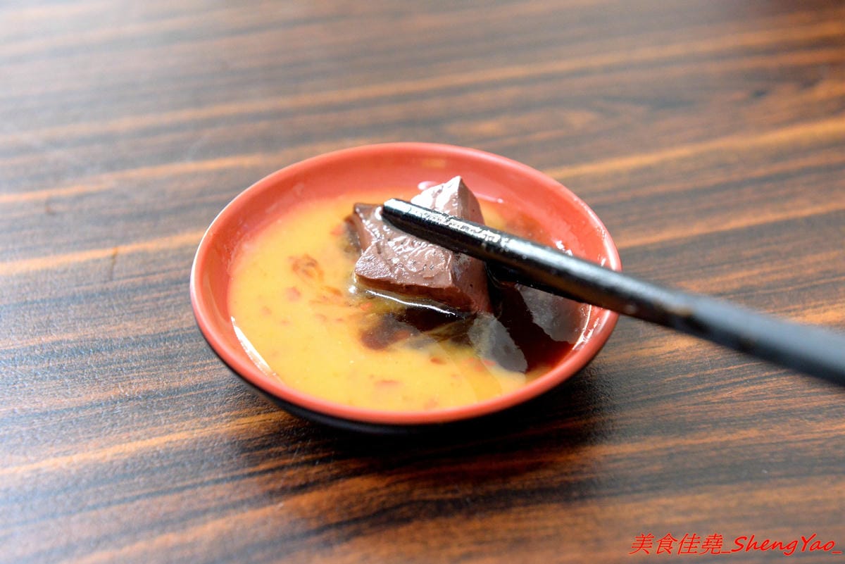 [台中清水]魯肉飯之家 二訪 – 食尚玩家報導過的隱藏版小吃老店搬新家了,招牌梅花豬排依舊無敵好吃,多達10幾種的特色小菜還是讓人難以抉擇。