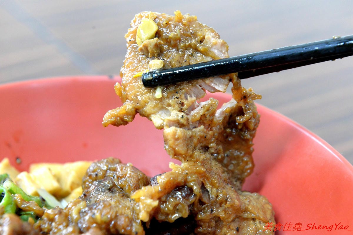 [台中清水]魯肉飯之家 二訪 – 食尚玩家報導過的隱藏版小吃老店搬新家了,招牌梅花豬排依舊無敵好吃,多達10幾種的特色小菜還是讓人難以抉擇。