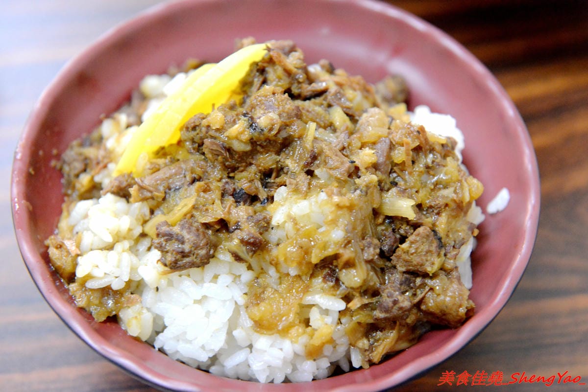 [台中清水]魯肉飯之家 二訪 – 食尚玩家報導過的隱藏版小吃老店搬新家了,招牌梅花豬排依舊無敵好吃,多達10幾種的特色小菜還是讓人難以抉擇。
