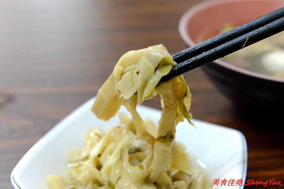 [台中清水]魯肉飯之家 二訪 – 食尚玩家報導過的隱藏版小吃老店搬新家了,招牌梅花豬排依舊無敵好吃,多達10幾種的特色小菜還是讓人難以抉擇。