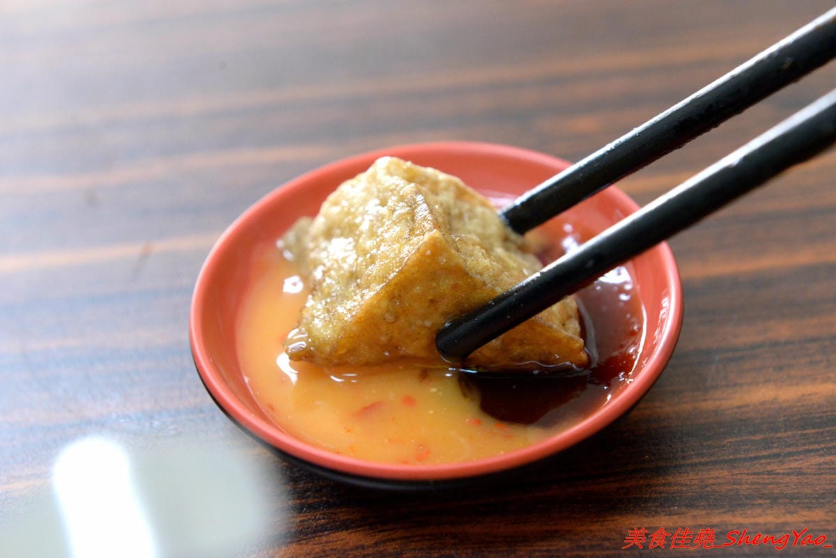 [台中清水]魯肉飯之家 二訪 – 食尚玩家報導過的隱藏版小吃老店搬新家了,招牌梅花豬排依舊無敵好吃,多達10幾種的特色小菜還是讓人難以抉擇。