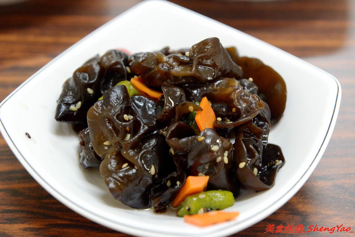 [台中清水]魯肉飯之家 二訪 – 食尚玩家報導過的隱藏版小吃老店搬新家了,招牌梅花豬排依舊無敵好吃,多達10幾種的特色小菜還是讓人難以抉擇。