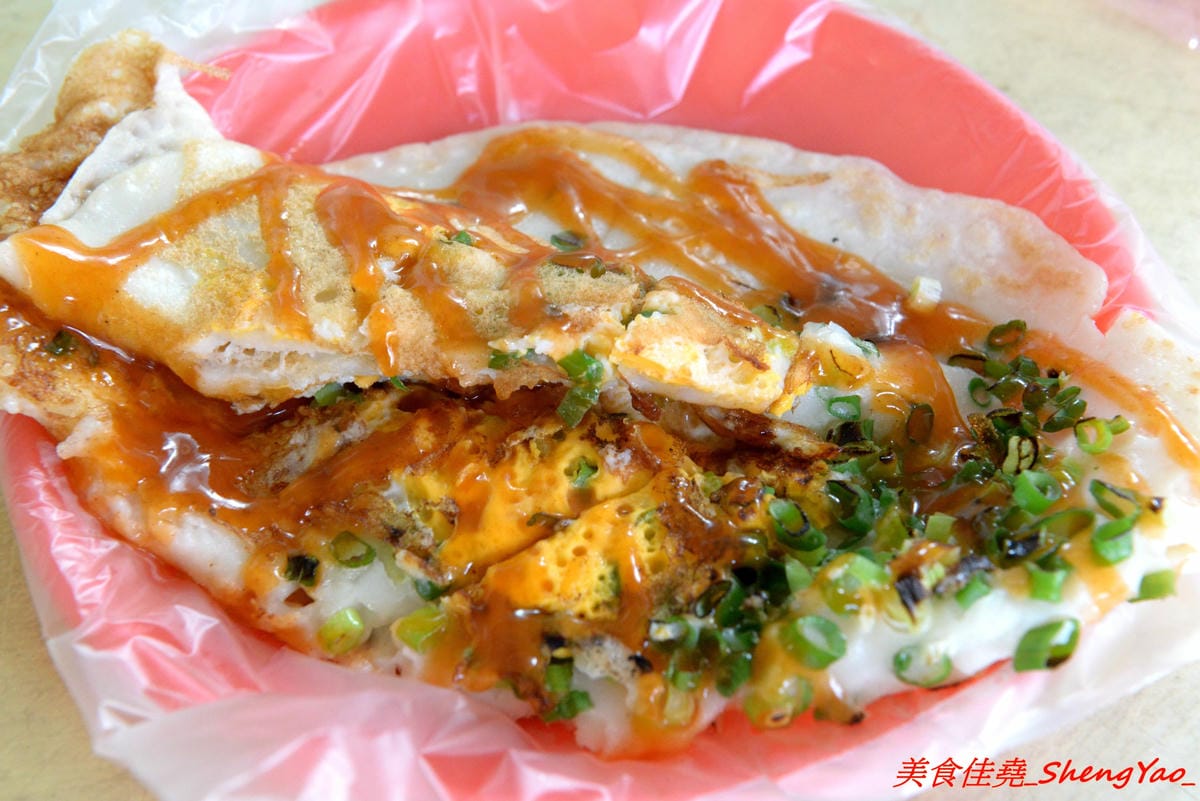 [台中清水]冠昇早點 – 清水34年歷史的中式早餐店,罕見的米漿糊手工蛋餅好滑嫩,店家自製肉粽35元餡料爆多,早上8點以後幾乎就賣光了。