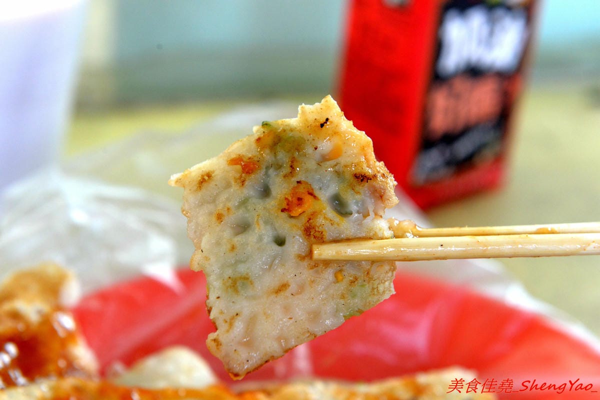 [台中清水]冠昇早點 – 清水34年歷史的中式早餐店,罕見的米漿糊手工蛋餅好滑嫩,店家自製肉粽35元餡料爆多,早上8點以後幾乎就賣光了。