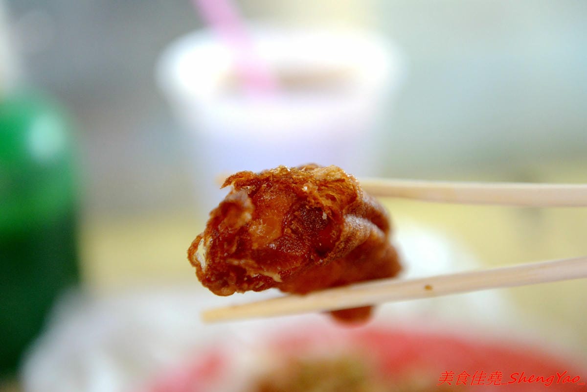 [台中清水]冠昇早點 – 清水34年歷史的中式早餐店,罕見的米漿糊手工蛋餅好滑嫩,店家自製肉粽35元餡料爆多,早上8點以後幾乎就賣光了。