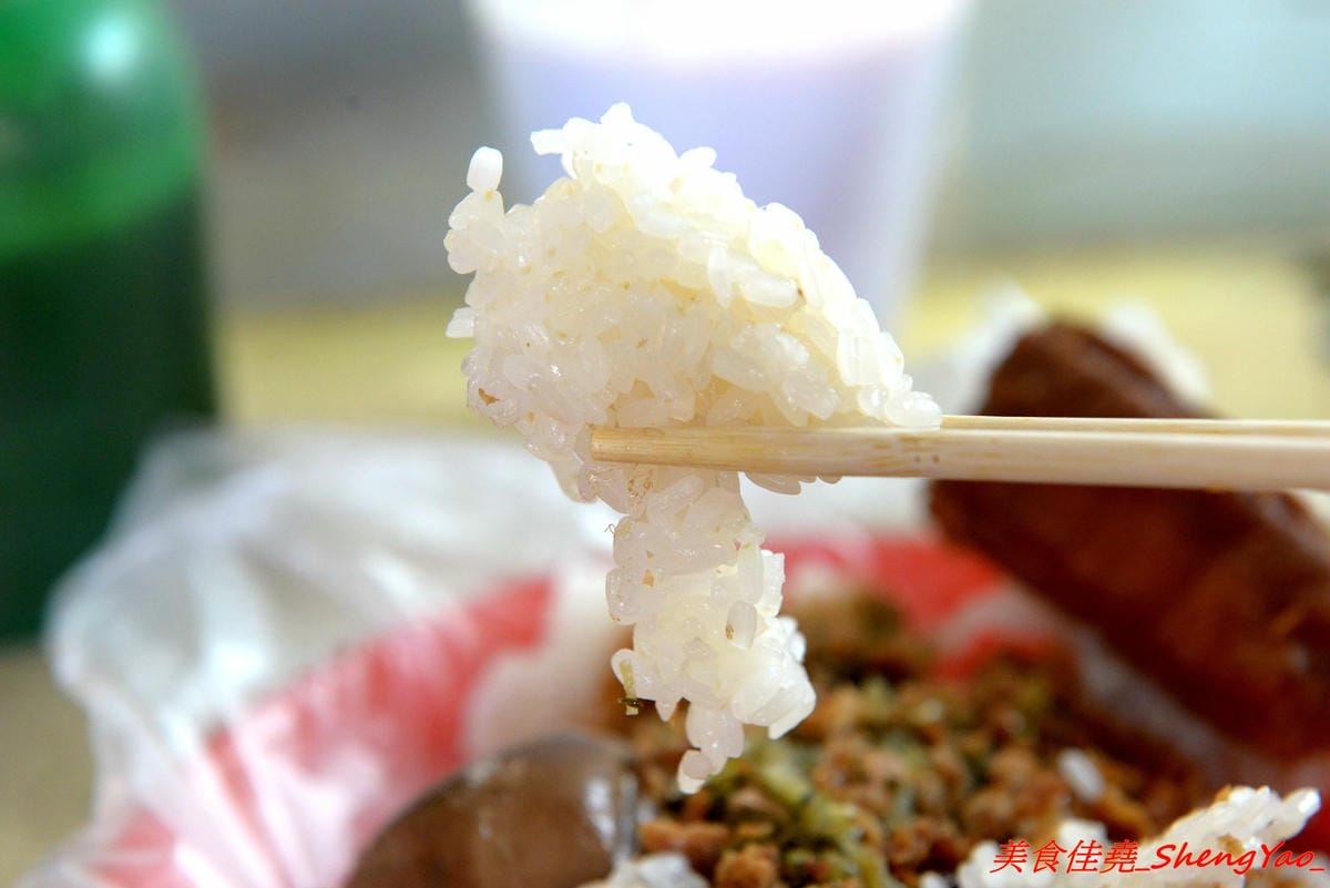 [台中清水]冠昇早點 – 清水34年歷史的中式早餐店,罕見的米漿糊手工蛋餅好滑嫩,店家自製肉粽35元餡料爆多,早上8點以後幾乎就賣光了。