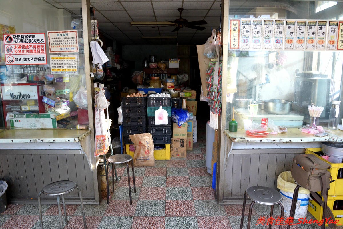 [台中清水]冠昇早點 – 清水34年歷史的中式早餐店,罕見的米漿糊手工蛋餅好滑嫩,店家自製肉粽35元餡料爆多,早上8點以後幾乎就賣光了。