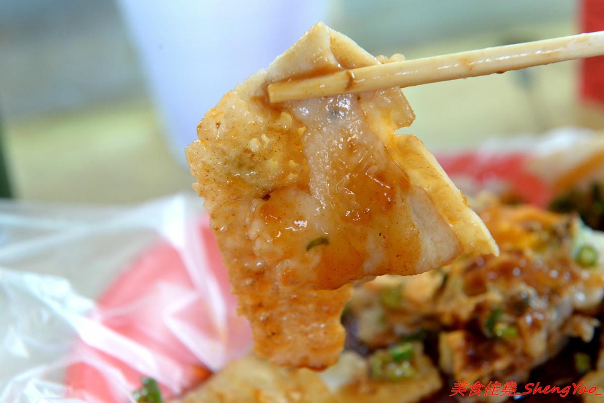 [台中清水]冠昇早點 – 清水34年歷史的中式早餐店,罕見的米漿糊手工蛋餅好滑嫩,店家自製肉粽35元餡料爆多,早上8點以後幾乎就賣光了。