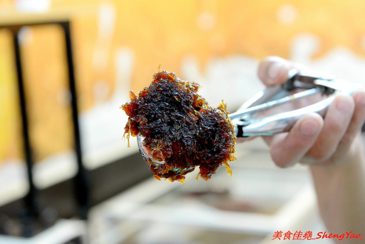 [台中沙鹿]阿義古早味鳳梨冰 再訪 – 9月新推出惡魔奶茶,應該是台中第一家辣椒珍珠奶茶,味道特別,還有抹茶珍珠可搭,另外推薦店家自製的雙色凍百香凍、洛神凍也很棒。