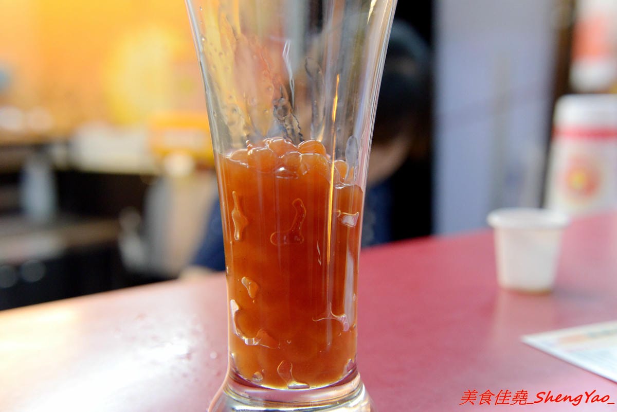 [台中沙鹿]阿義古早味鳳梨冰 再訪 – 9月新推出惡魔奶茶,應該是台中第一家辣椒珍珠奶茶,味道特別,還有抹茶珍珠可搭,另外推薦店家自製的雙色凍百香凍、洛神凍也很棒。