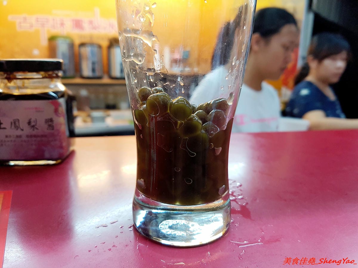[台中沙鹿]阿義古早味鳳梨冰 再訪 – 9月新推出惡魔奶茶,應該是台中第一家辣椒珍珠奶茶,味道特別,還有抹茶珍珠可搭,另外推薦店家自製的雙色凍百香凍、洛神凍也很棒。
