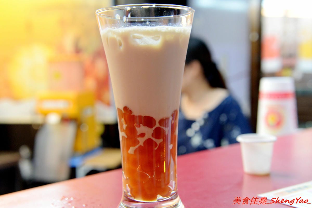 [台中沙鹿]阿義古早味鳳梨冰 再訪 – 9月新推出惡魔奶茶,應該是台中第一家辣椒珍珠奶茶,味道特別,還有抹茶珍珠可搭,另外推薦店家自製的雙色凍百香凍、洛神凍也很棒。