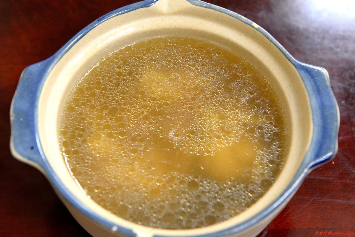 [基隆仁愛]老味坊 – 隱藏在孝三路巷內的好吃創意麵館,牛肉麵、水餃、滷菜都不錯,大推會爆汁的手工水餃,加了香菜的大白菜肉餡口味超好吃 !!