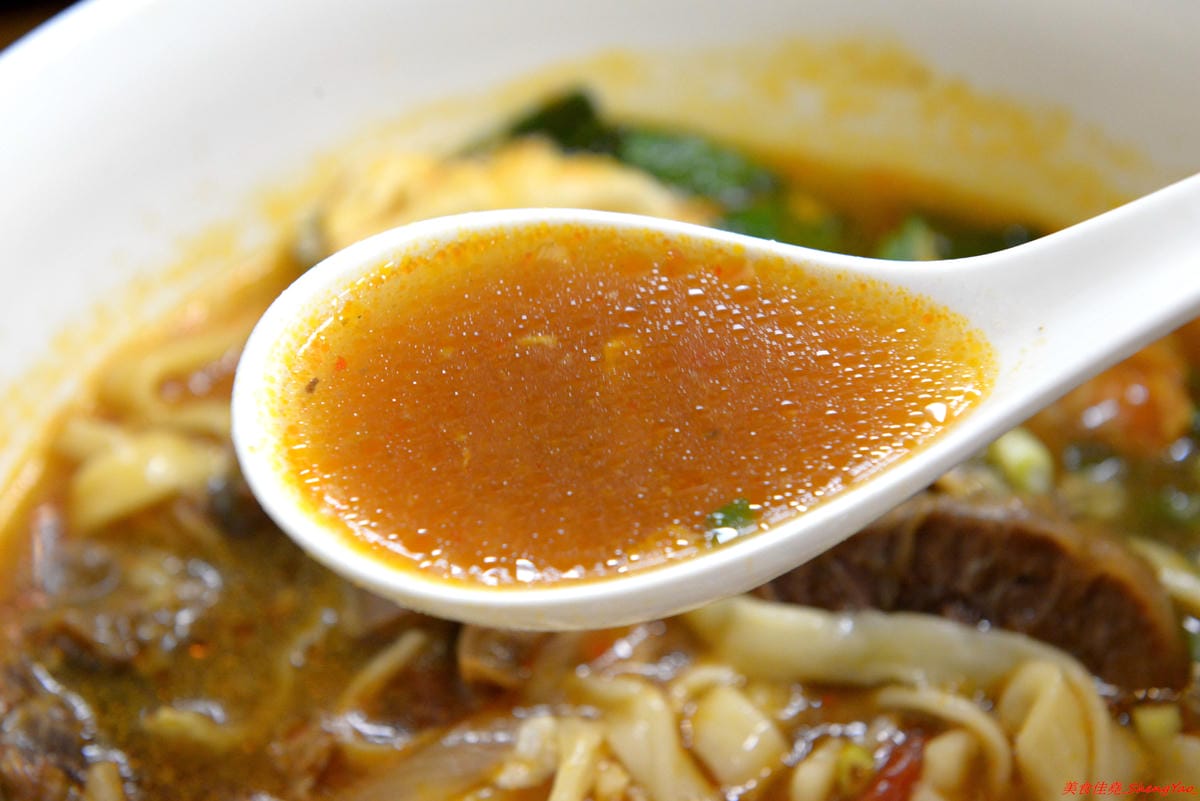 [基隆仁愛]老味坊 – 隱藏在孝三路巷內的好吃創意麵館,牛肉麵、水餃、滷菜都不錯,大推會爆汁的手工水餃,加了香菜的大白菜肉餡口味超好吃 !!