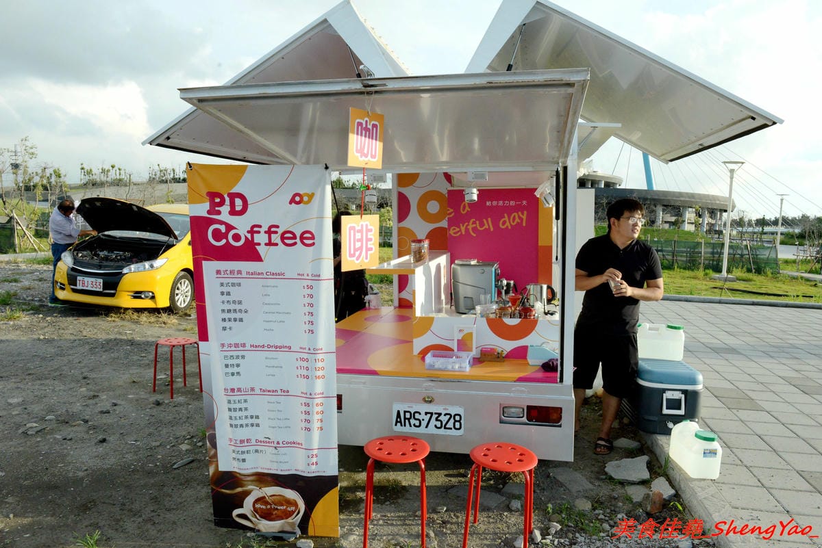 [台中清水]PD COFFEE 胖弟咖啡 – 懷抱夢想的行動咖啡車,有義式也有手沖,茶類使用台灣在地茶葉,紅茶和青茶可續杯,位在高美濕地上,邊喝邊看夕陽感覺很棒。(已歇業)