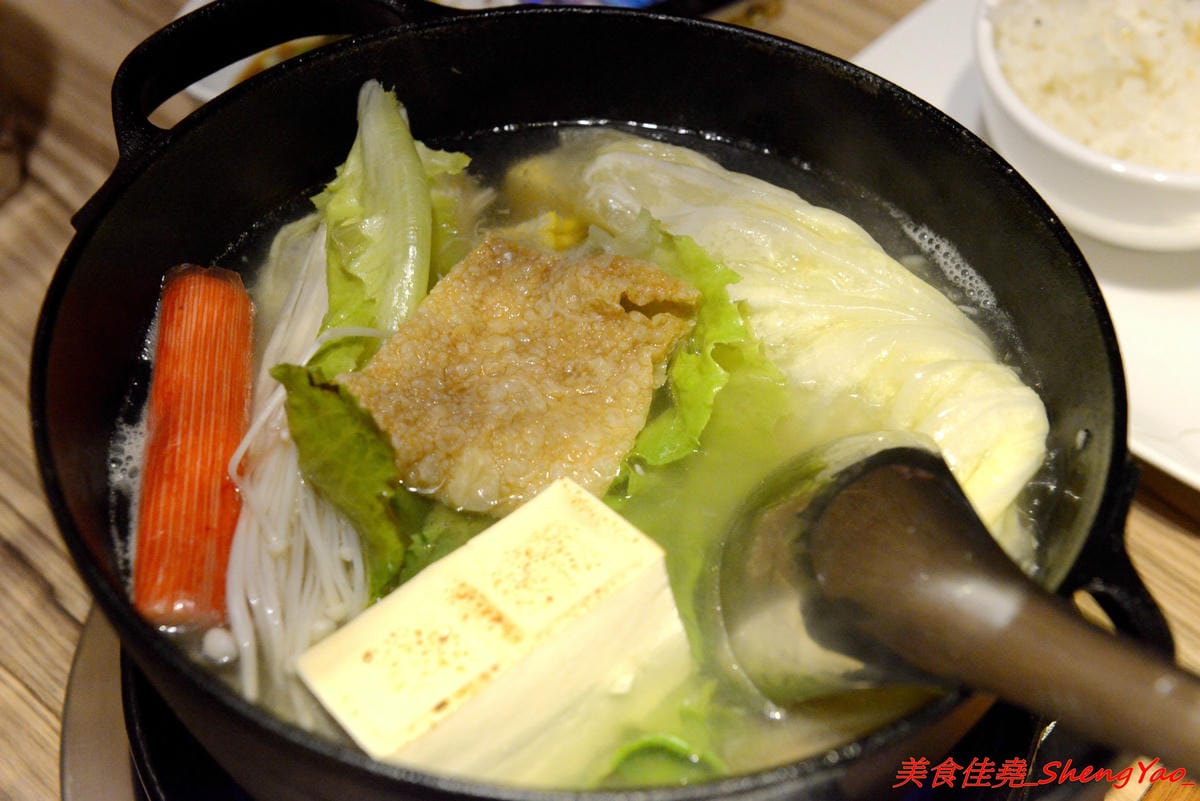 [台中沙鹿]十二段鍋物 – 彰化開上來的精緻鍋物餐廳,迷你版”輕井澤”,店內氣氛佳,用餐不限時間,東西還不錯吃,食材新鮮,價位也不會太貴,目前消費後填問券調查表就有送85折優待券一張。