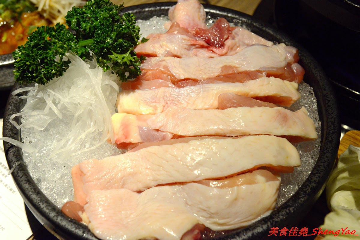 [台中沙鹿]十二段鍋物 – 彰化開上來的精緻鍋物餐廳,迷你版”輕井澤”,店內氣氛佳,用餐不限時間,東西還不錯吃,食材新鮮,價位也不會太貴,目前消費後填問券調查表就有送85折優待券一張。