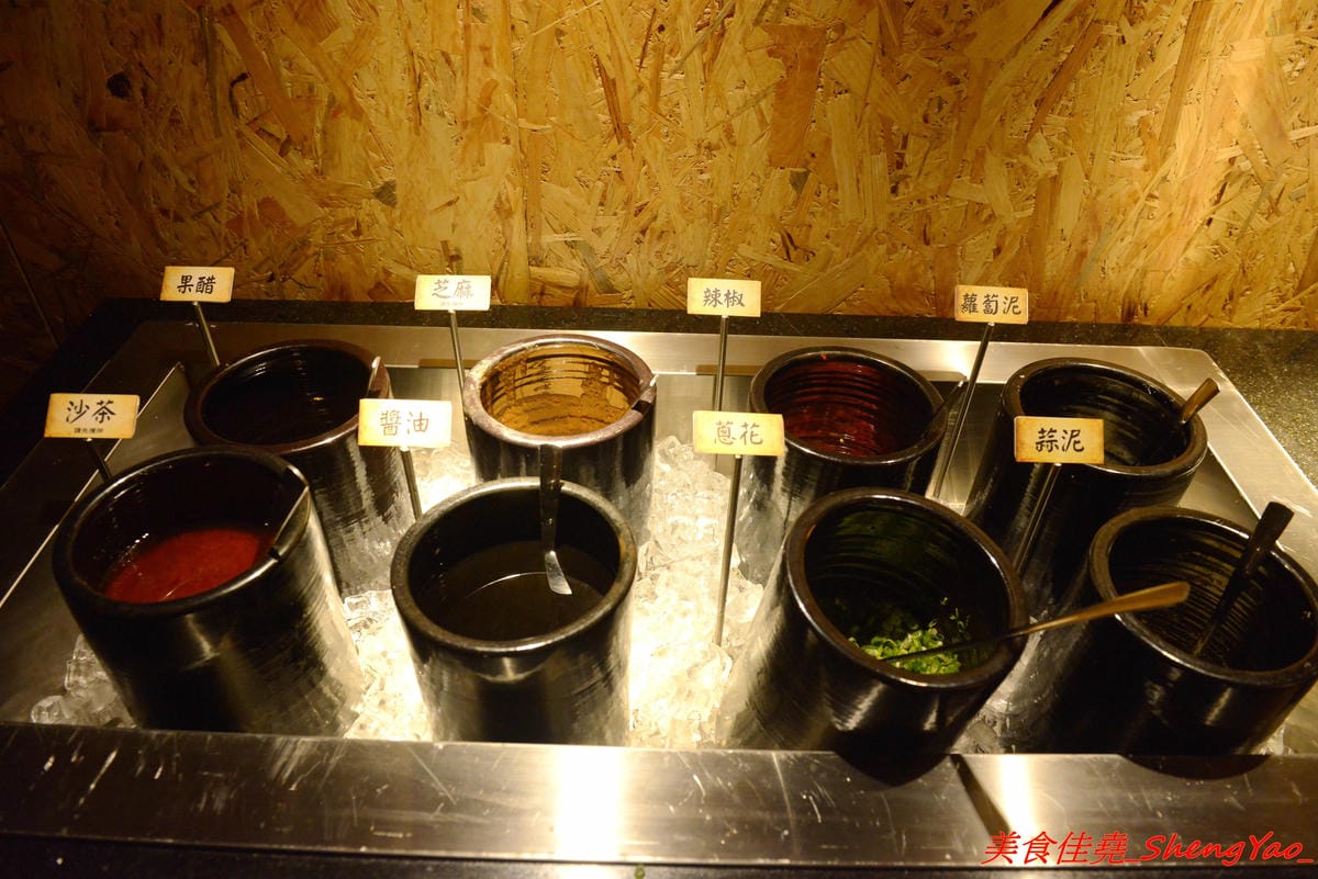 [台中沙鹿]十二段鍋物 – 彰化開上來的精緻鍋物餐廳,迷你版”輕井澤”,店內氣氛佳,用餐不限時間,東西還不錯吃,食材新鮮,價位也不會太貴,目前消費後填問券調查表就有送85折優待券一張。
