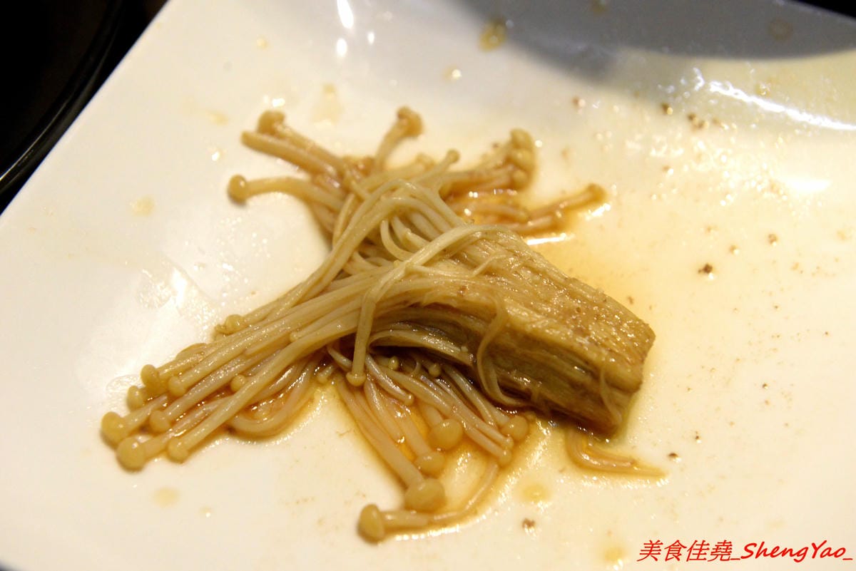 [台中沙鹿]十二段鍋物 – 彰化開上來的精緻鍋物餐廳,迷你版”輕井澤”,店內氣氛佳,用餐不限時間,東西還不錯吃,食材新鮮,價位也不會太貴,目前消費後填問券調查表就有送85折優待券一張。