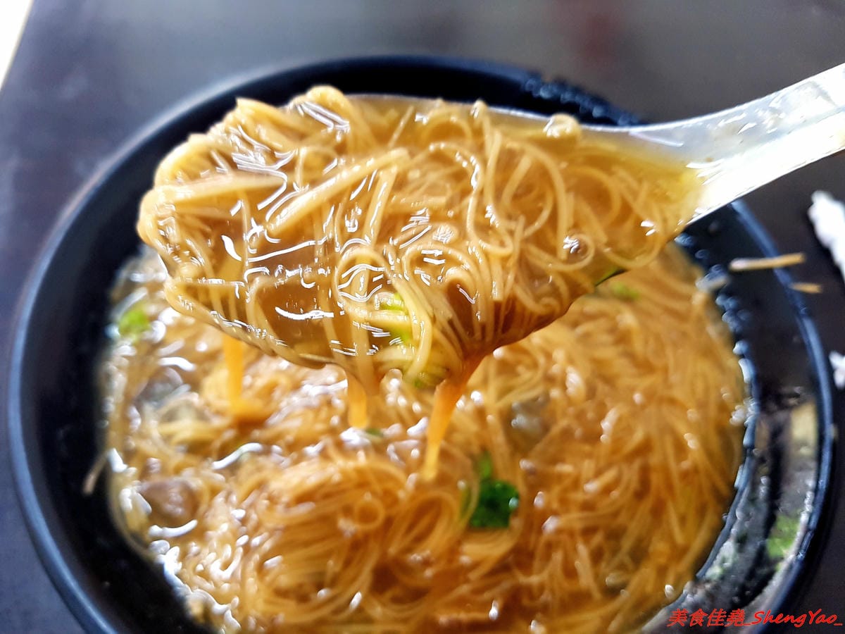 [基隆仁愛]南榮路專業肉圓 & 林家麵線羹 – 南榮路有名的兩家老店小吃,肉圓外皮Q餡好吃,配豆干包湯超搭,麵線羹有加肉丁非常少見,美食節目曾介紹過。