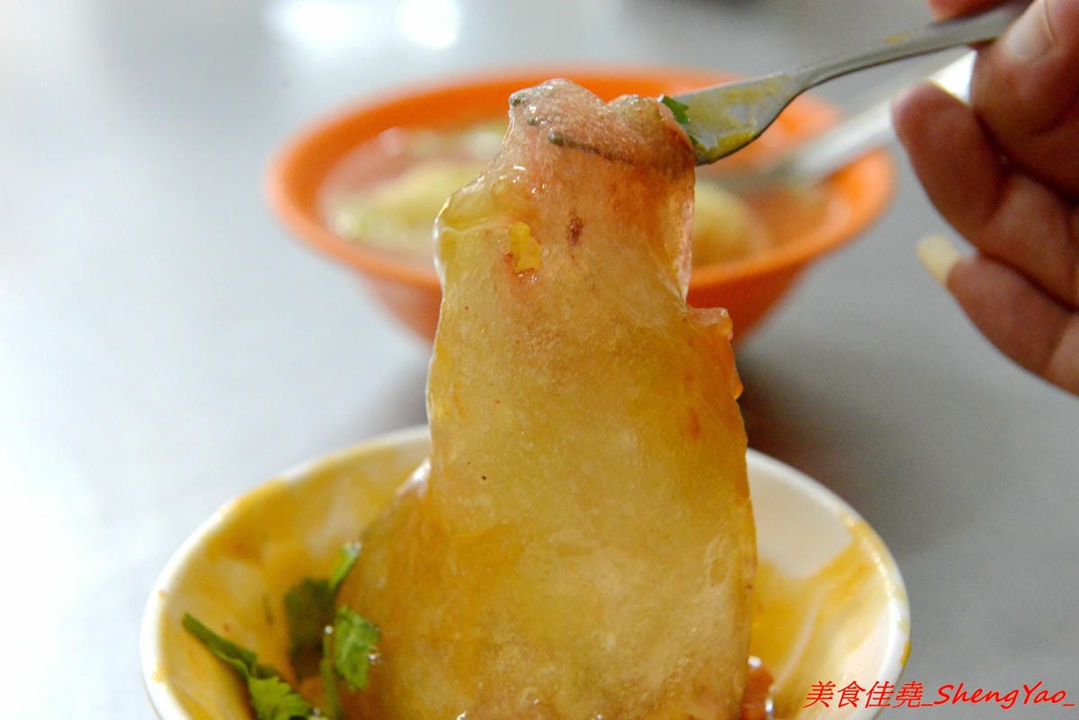 [基隆仁愛]南榮路專業肉圓 & 林家麵線羹 – 南榮路有名的兩家老店小吃,肉圓外皮Q餡好吃,配豆干包湯超搭,麵線羹有加肉丁非常少見,美食節目曾介紹過。