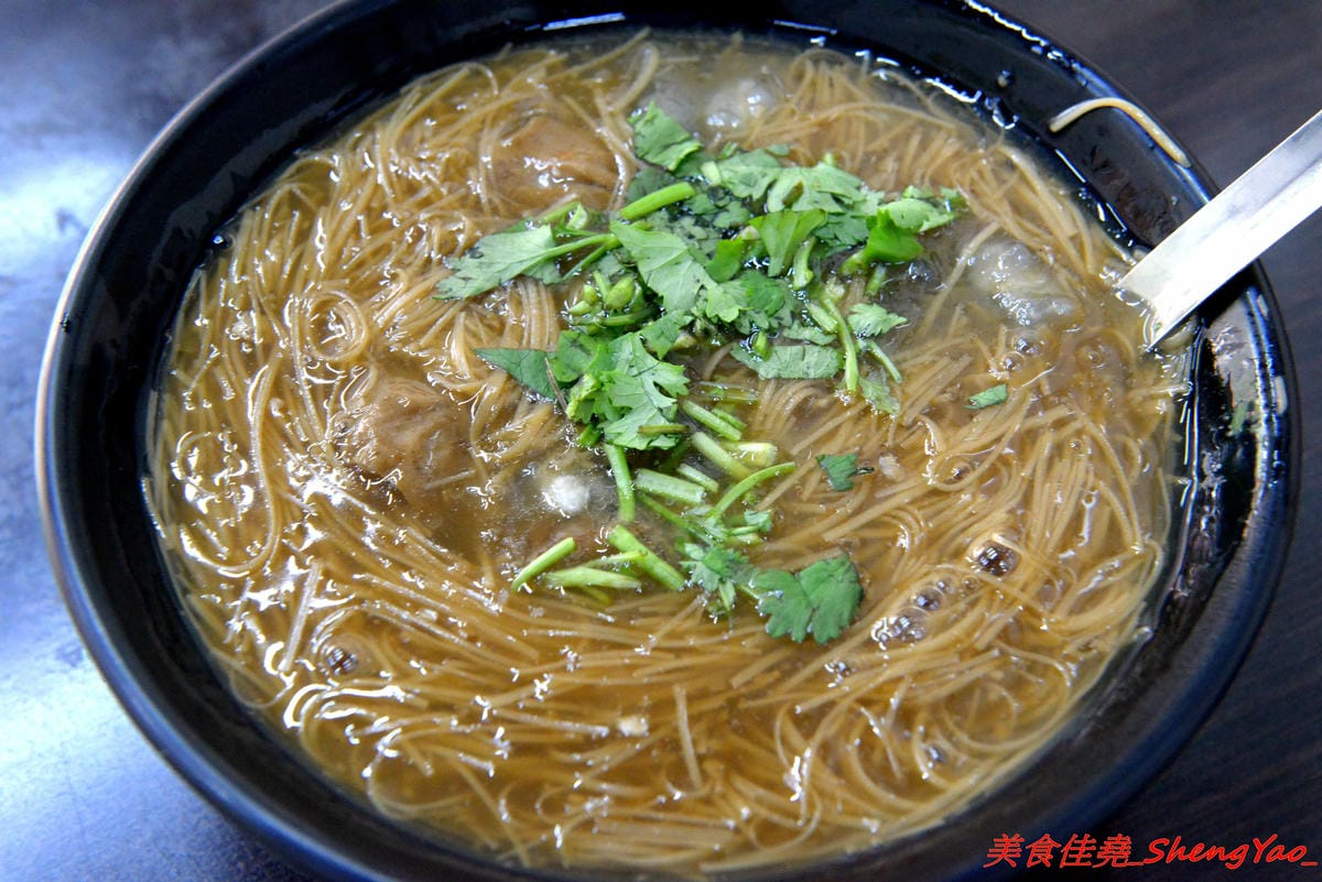 [基隆仁愛]南榮路專業肉圓 & 林家麵線羹 – 南榮路有名的兩家老店小吃,肉圓外皮Q餡好吃,配豆干包湯超搭,麵線羹有加肉丁非常少見,美食節目曾介紹過。