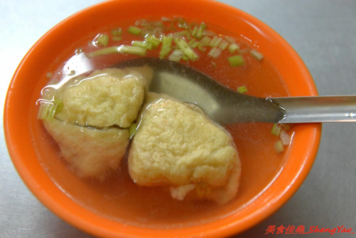 [基隆仁愛]南榮路專業肉圓 & 林家麵線羹 – 南榮路有名的兩家老店小吃,肉圓外皮Q餡好吃,配豆干包湯超搭,麵線羹有加肉丁非常少見,美食節目曾介紹過。