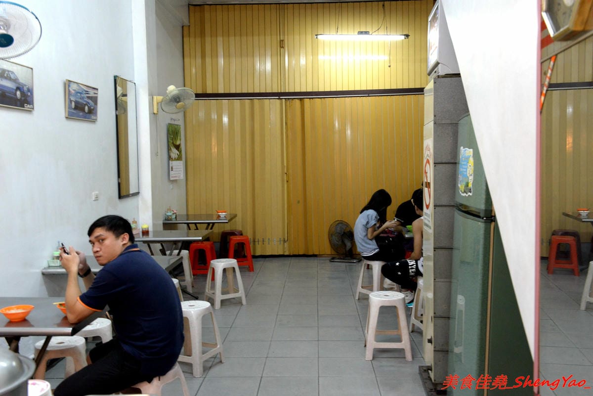[基隆仁愛]南榮路專業肉圓 & 林家麵線羹 – 南榮路有名的兩家老店小吃,肉圓外皮Q餡好吃,配豆干包湯超搭,麵線羹有加肉丁非常少見,美食節目曾介紹過。