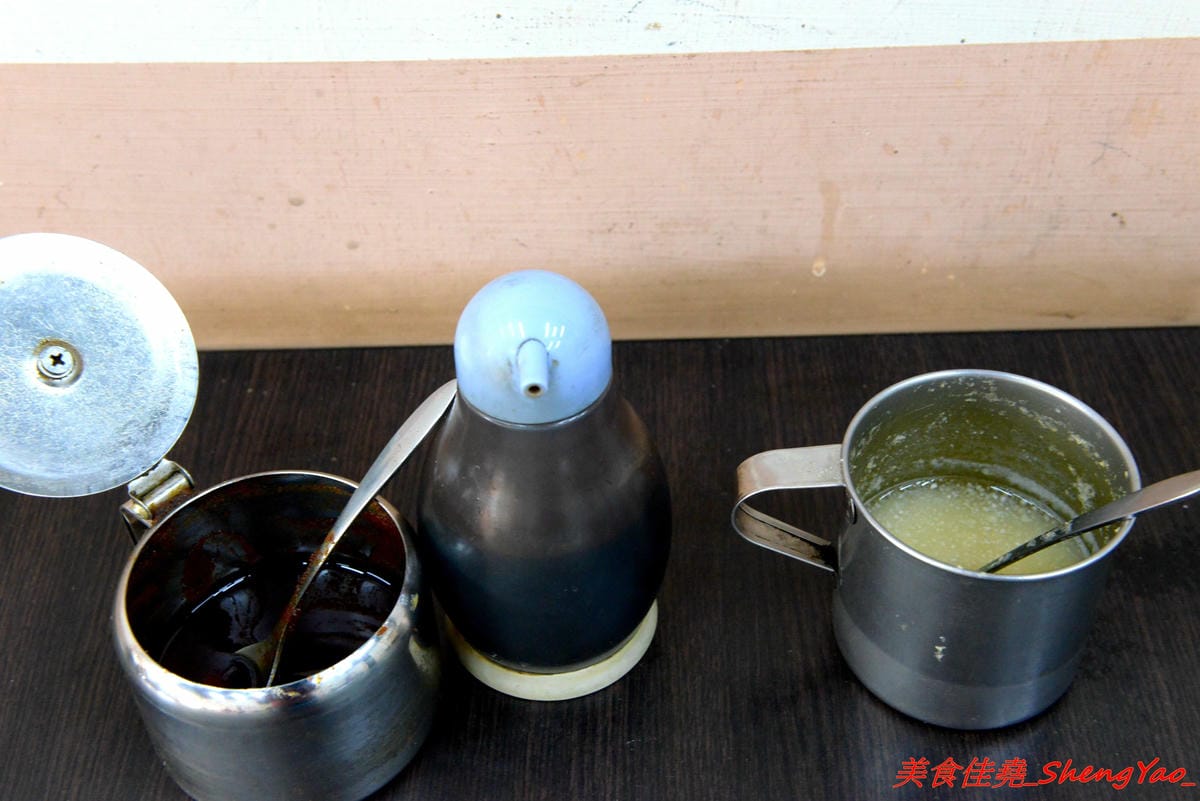 [基隆仁愛]南榮路專業肉圓 & 林家麵線羹 – 南榮路有名的兩家老店小吃,肉圓外皮Q餡好吃,配豆干包湯超搭,麵線羹有加肉丁非常少見,美食節目曾介紹過。
